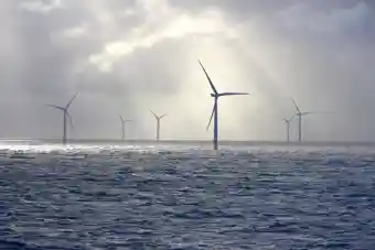 UK secures record supply of offshore wind projects